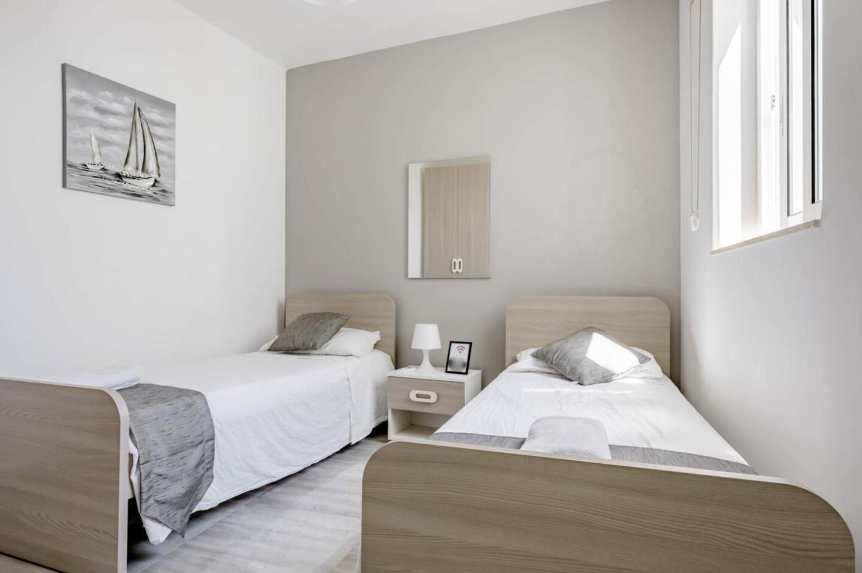 F12 Room 2, Private Room Two Single Beds Privated Bathroom In Shared Flat Мсіда Екстер'єр фото