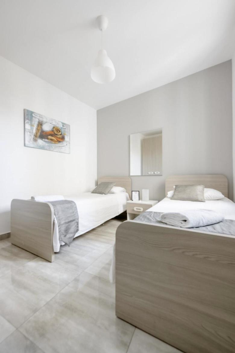 F12 Room 2, Private Room Two Single Beds Privated Bathroom In Shared Flat Мсіда Екстер'єр фото